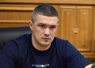 Под театром Франко в Киеве митинг из-за отставки Федорова: что происходит