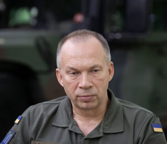 Командующие ВМС и ДШУ публично поддержали Сырского на фоне протестов