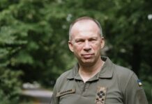 Сколько украинцев поддерживают увольнение Сырского: результаты опроса