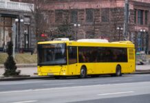 Общественный транспорт в Киеве курсирует с изменениями: какие маршруты изменили из-за атаки РФ