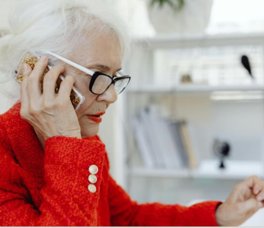 Часть пенсионеров освободили от платы за газ и свет: названы условия