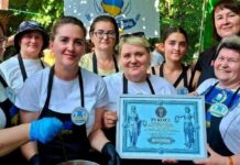 Мариупольцы помогли установить рекорд Украины по приготовлению борща и собрали почти 290 тысяч для защитников, — ФОТО