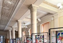 В Верховной Раде открыли выставку об уничтоженных россиянами витражах Мариуполя, — ФОТО