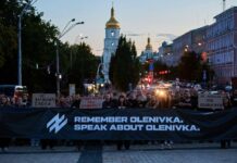 В Киеве открыли постоянную инсталляцию памяти защитников Мариуполя, убитых в Оленивке, — ФОТО
