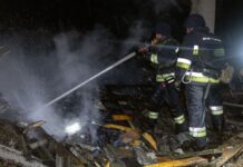 В Кривом Роге пожары и разрушения после обстрела РФ