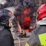 В Перми горит один из крупнейших НПЗ России после атаки дронов (видео)