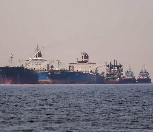 Силы обороны за ночь поразили 28 российских судов в Азовском море