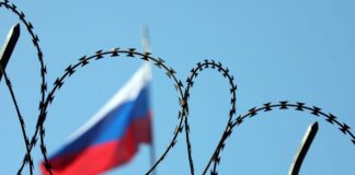 Новые санкции ЕС уже парализуют переводы денег из России за границу, — СМИ