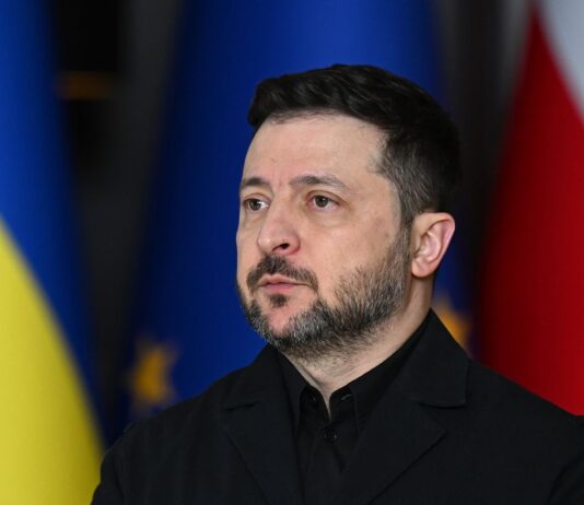 Почему сейчас? Источники назвали причины, зачем Зеленский меняет Кабмин