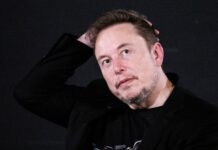 FT: Маск сказав Федорову, що готовий дозволити використовувати Starlink за межами кордону