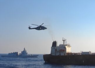 Італійські військові висадилися на танкер «тіньового флоту» РФ
