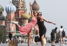 «Одружитися й загинути». Як у Росії «чорні вдови» заробляють на смертях окупантів