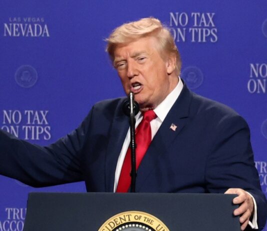 Трамп заперечив конфлікт з міністром війни, звинуватив журналістів у «зрадництві»