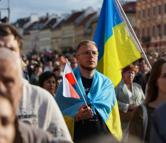 43% згадок про Україну в польських соцмережах мають негативний характер – дослідження