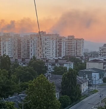 Новоросійськ атакували дрони: уламки збитих падали на будинки – відео