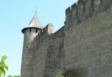 Туристам обмежили доступ до Хотинської фортеці після руйнування частини стіни
