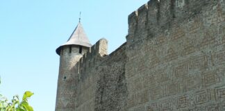 Туристам обмежили доступ до Хотинської фортеці після руйнування частини стіни