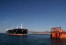 Поряд з міжнародним КТК вперше за тижні уразили танкер з російською нафтою – Bloomberg