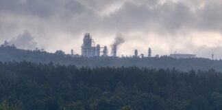 У Росії заявили про атаку понад 700 безпілотників – відео прильотів