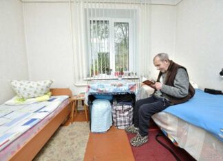 Правительство продлило программу ухода за пожилыми ВПЛ и людьми с инвалидностью до 2028 года