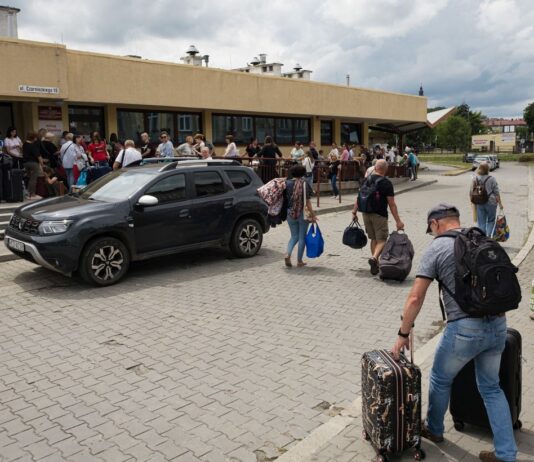 В Польше оппозиция предлагает депортировать безработных украинских мужчин