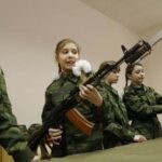 В школах России и на оккупированных территориях военной подготовке отдадут половину учебного времени