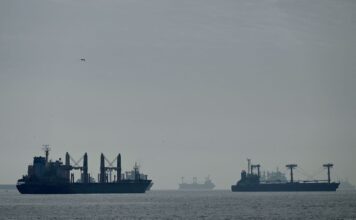 Зерновой экспорт РФ под ударом: за два дня дроны атаковали пять судов в Черном море