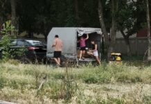 В Мариуполе генераторы продают прямо с прицепа: спрос вырос после перебоев со светом, — ФОТОФАКТ