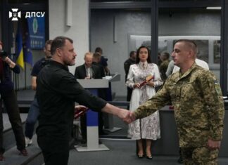 Военного медика, спасавшего раненых в Мариуполе, наградили орденом «За мужество», — ФОТО
