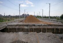 В Мариуполе аварийный пост-мост обещают открыть в сентябре. Мистян удивило появление саперов
