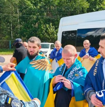 Украина через Беларусь вернула из плена 10 военных, считавшихся пропавшими без вести