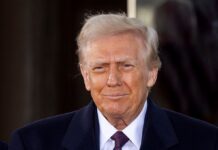 Канада в последний момент избежала 50% пошлин США: Трамп объявил о сделке