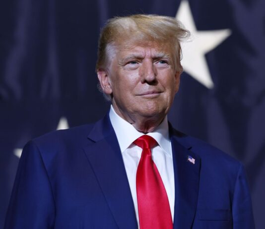 Трамп поздравил Украину с Днем Независимости и призвал к миру: Зеленский показал письмо