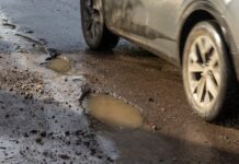 Влетели в яму и повредили авто: как добиться компенсации за ремонт