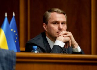 Колишнього генпрокурора Кравченка звільнили з органів прокуратури. Він сам попросив про це