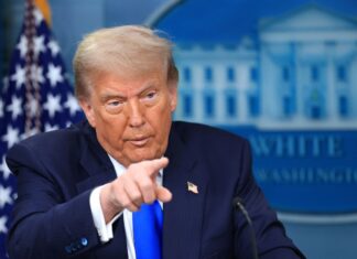 Три ведущих американских СМИ подали на Трампа в суд после громкого запрета