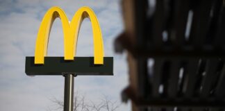 Через російський удар згорів склад McDonald’s на Київщині – відео