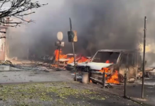 Росіяни вдарили по ТРЦ у центрі Павлограда – є загиблі та постраждалі: відео