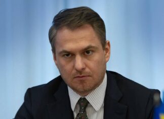 УП: Колишній генпрокурор Кравченко з дружиною оселилися у Відні – документи