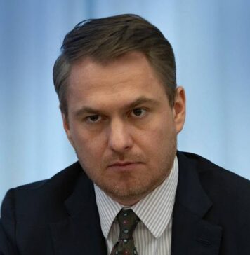 УП: Колишній генпрокурор Кравченко з дружиною оселилися у Відні – документи