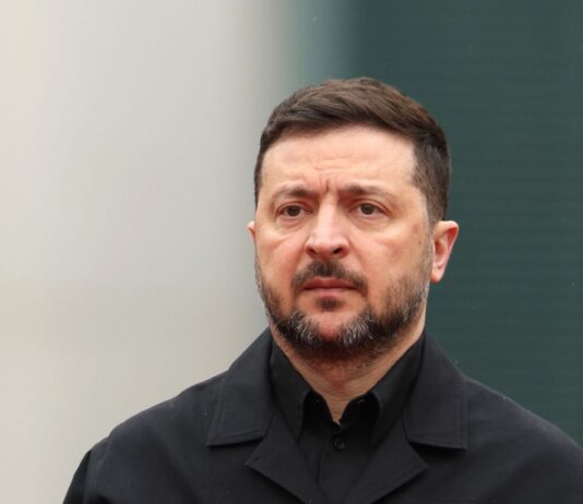 Зеленского спросили о визите в Москву, он ответил: «На ракете»