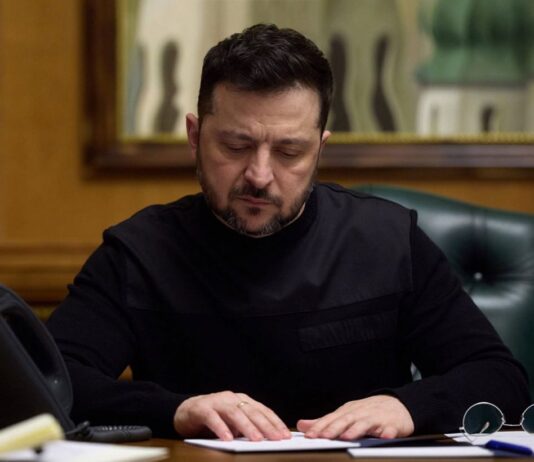 Зеленский подписал закон о жестких наказаниях для мошеннических колл-центров