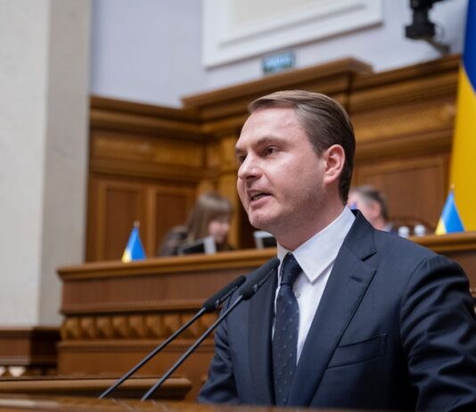 Подписал подозрение директору НАБУ и уехал из Украины: все о скандале с генпрокурором Кравченко
