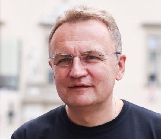 В служебном авто мэра Львова нашли «жучок»: Садовый раскрыл детали