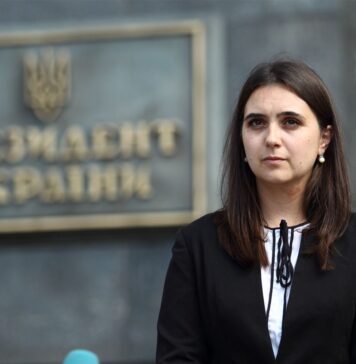 Зеленский подписал указ о санкциях против бывшего пресс-секретаря Юлии Мендель