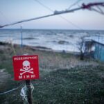 В Коблево семья взорвалась на мини на закрытом пляже