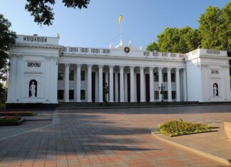 Конфликт вокруг депутата сорвал сессию Одесского горсовета: ветераны жестко обратились к власти