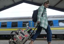Задержки поездов по Украине достигли более 15 часов: какие рейсы отстают от графика