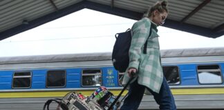 Задержки поездов по Украине достигли более 15 часов: какие рейсы отстают от графика