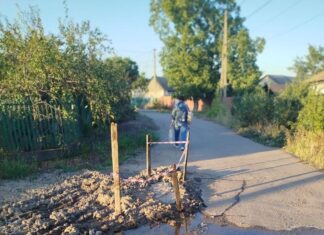 В Мариуполе на переулке Шопена вода течет уже третью неделю, — ФОТОФАКТ